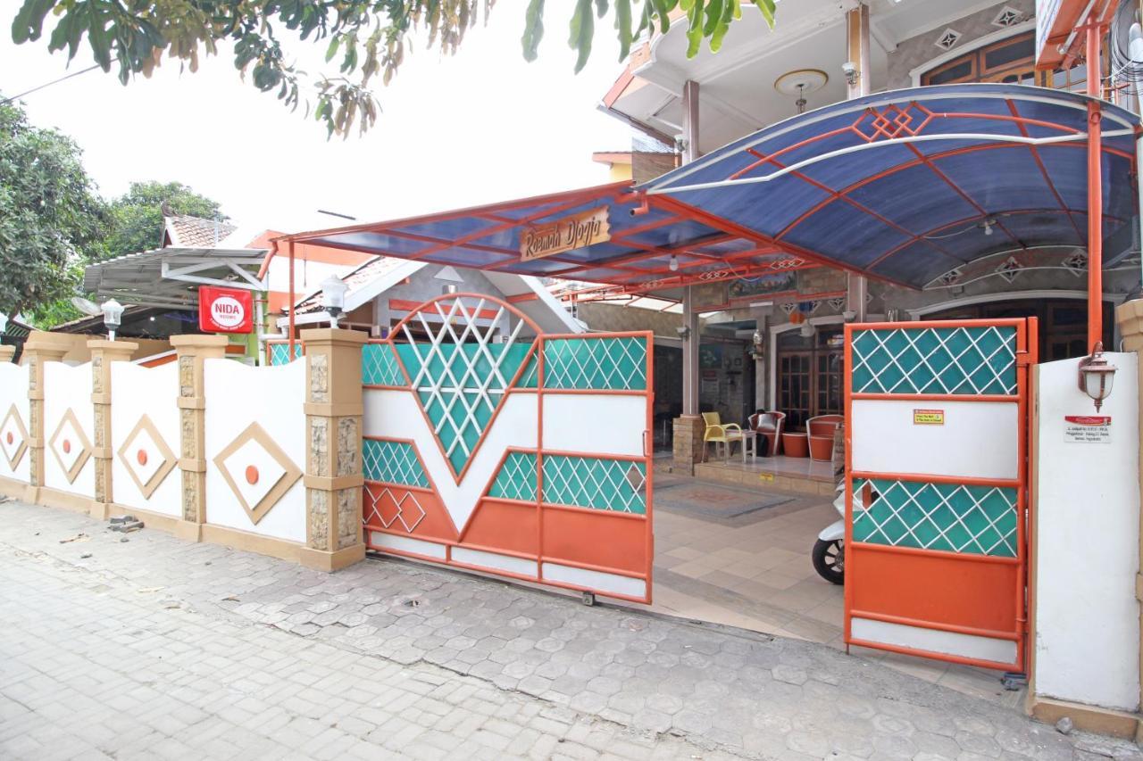 Reddoorz Near Mall Ambarukmo Yogyakarta Hotel Exterior photo