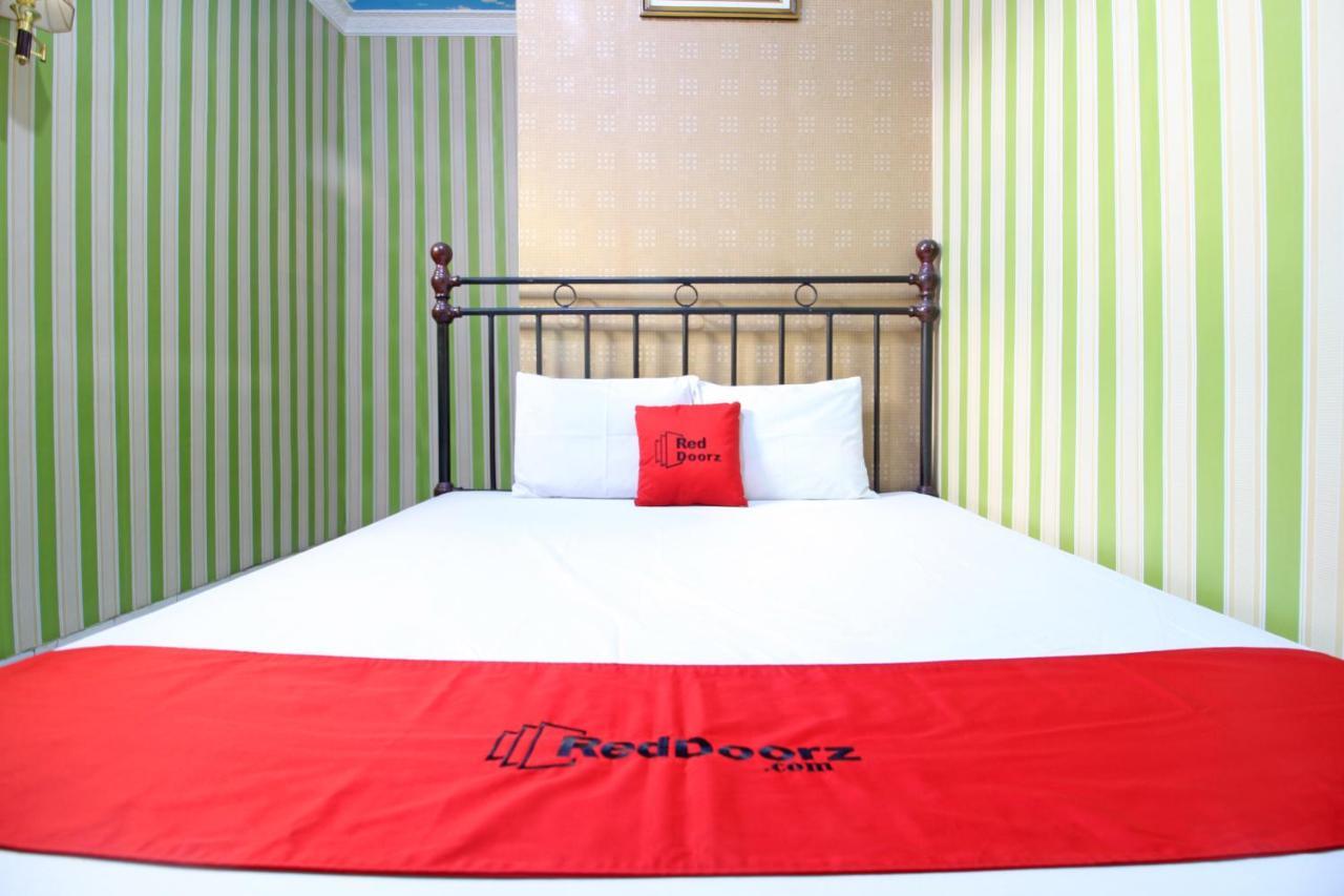 Reddoorz Near Mall Ambarukmo Yogyakarta Hotel Exterior photo