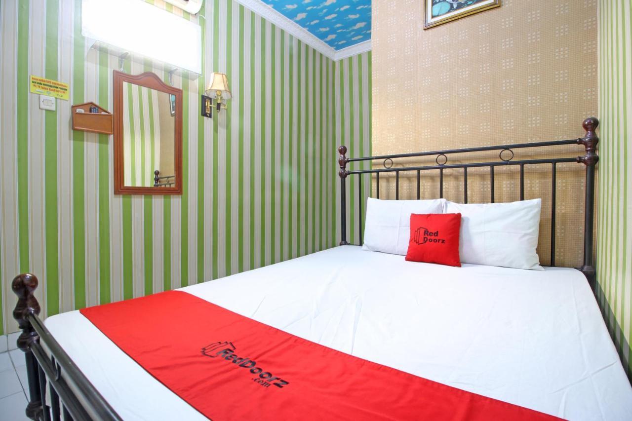 Reddoorz Near Mall Ambarukmo Yogyakarta Hotel Exterior photo