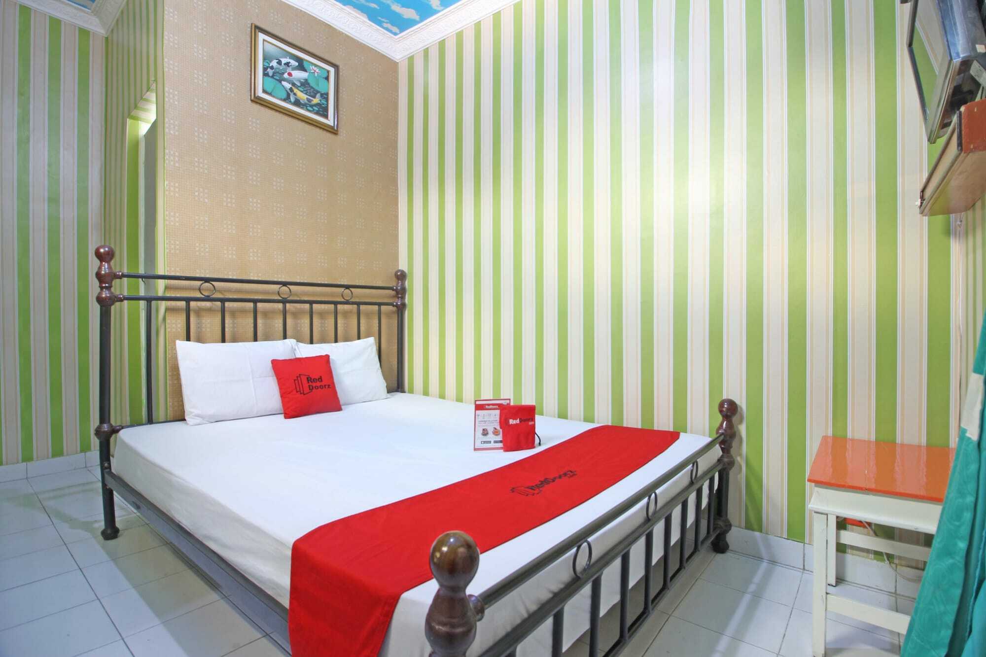 Reddoorz Near Mall Ambarukmo Yogyakarta Hotel Exterior photo